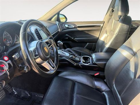 Used 2016 Porsche Cayenne w/ Premium Package AWD/4WD image 9