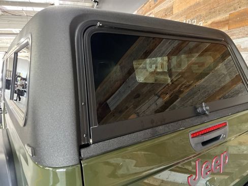 Used 2022 Jeep Gladiator Rubicon w/ Cold Weather Group AWD/4WD image 21
