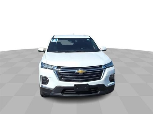 Used 2023 Chevrolet Traverse LT image 3