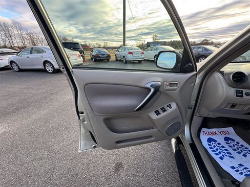Used 2002 Toyota RAV4 4WD image 28