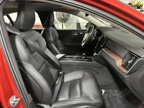 Used 2023 Volvo S60 B5 Plus image 17