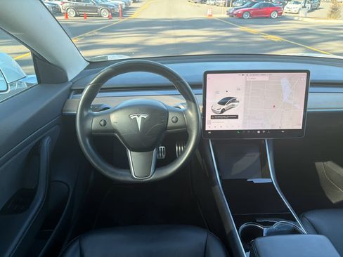Used 2018 Tesla Model 3 Mid Range image 5