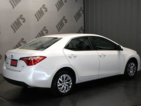 Used 2017 Toyota Corolla LE FWD image 5