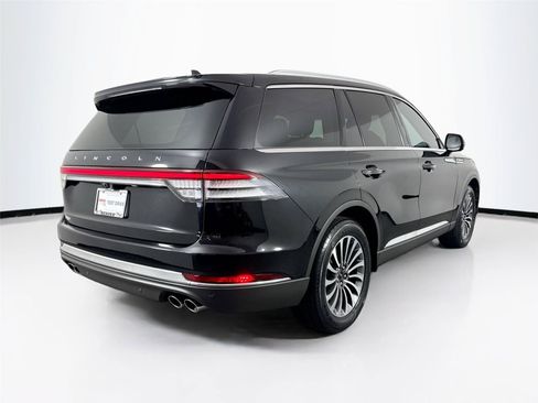 Used 2022 Lincoln Aviator Reserve AWD/4WD image 2