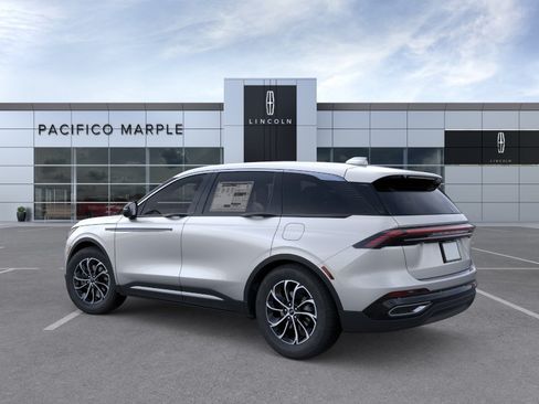 New 2026 Lincoln Nautilus Premier AWD/4WD image 4