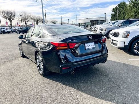 Used 2024 Nissan Altima 2.5 SV w/ SV Premium Package image 9