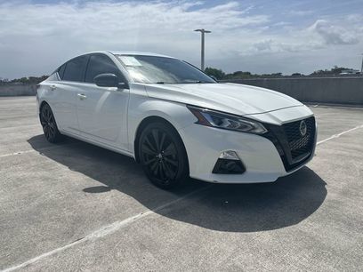 Used 2022 Nissan Altima 2.5 SR w/ Midnight Edition Package
