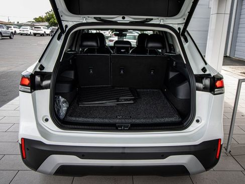 Certified 2025 Volkswagen Tiguan SE image 19