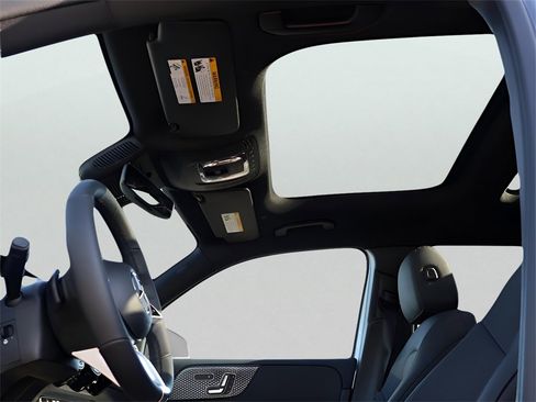 Certified 2025 Mercedes-Benz GLB 250 4MATIC image 38