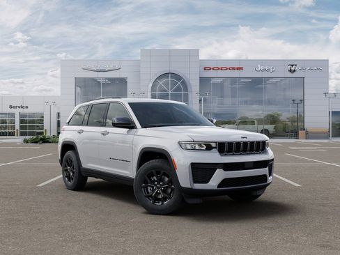 New 2026 Jeep Grand Cherokee Altitude image 5