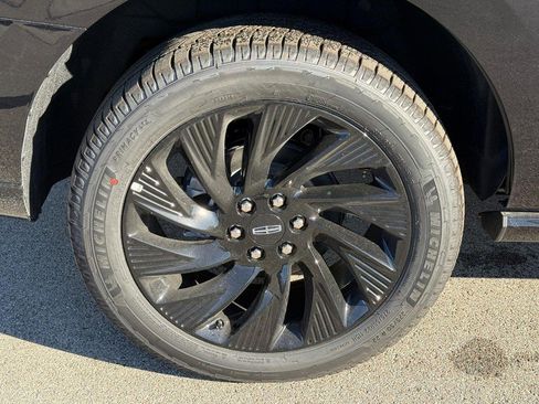 New 2025 Lincoln Navigator Reserve w/ Jet Appearance Package image 4