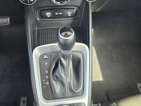 Used 2025 Hyundai Venue SEL FWD image 31