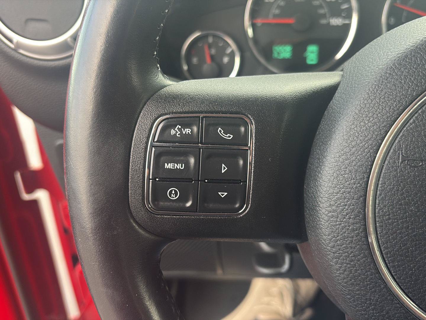 Used 2012 Jeep Wrangler Unlimited Rubicon w/ Connectivity Group AWD/4WD image 21