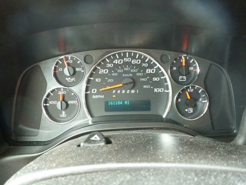 Used 2013 Chevrolet Express 2500 RWD image 23