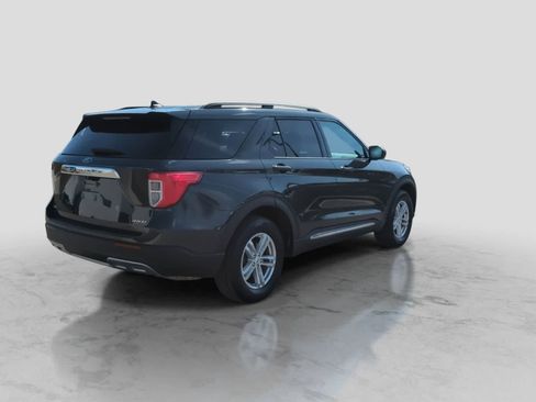 Used 2023 Ford Explorer XLT w/ Equipment Group 202A AWD/4WD image 8
