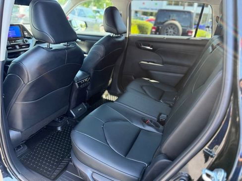 Used 2026 Toyota Highlander XLE AWD/4WD image 17