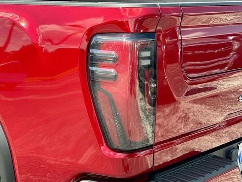 Used 2024 GMC Sierra 2500 AT4 w/ AT4 Premium Plus Package AWD/4WD image 7