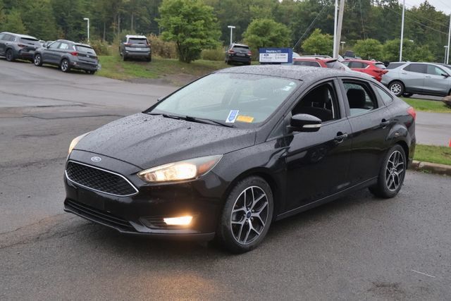 Used 2017 Ford Focus SEL w/ Cold Weather Package FWD image 3