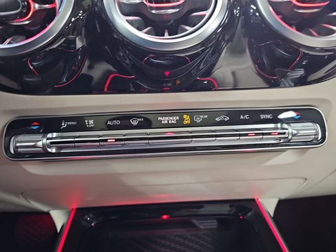 Used 2025 Mercedes-Benz GLA 250 image 22