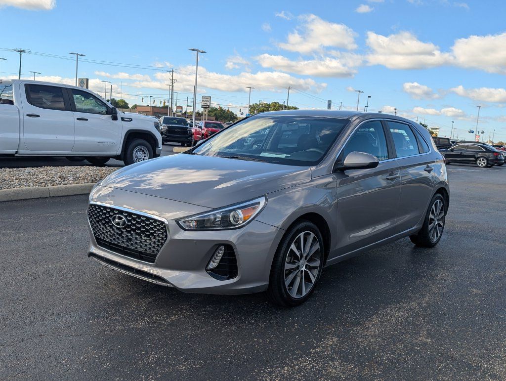 Used 2020 Hyundai Elantra GT FWD image 3