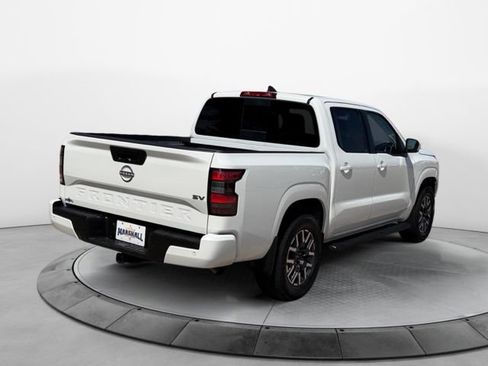 Used 2023 Nissan Frontier SV w/ SV Convenience Package RWD image 3
