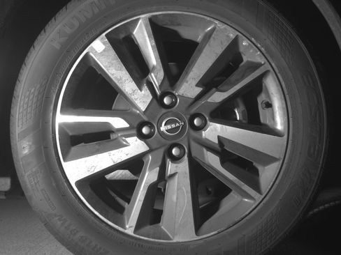 Used 2025 Nissan Versa SV FWD image 13