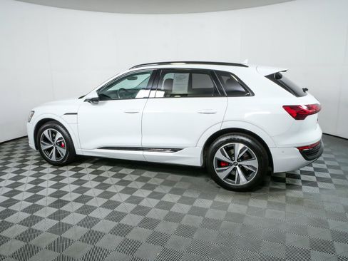 Used 2024 Audi Q8 e-tron Premium Plus AWD/4WD image 31