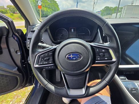 Used 2025 Subaru Outback Premium AWD/4WD image 11