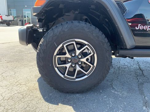 Used 2025 Jeep Wrangler Unlimited Rubicon AWD/4WD image 31