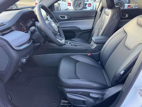 New 2026 Jeep Compass Latitude image 7