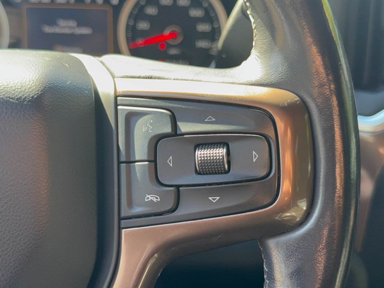 Used 2019 Chevrolet Silverado 1500 High Country w/ Technology Package AWD/4WD image 19