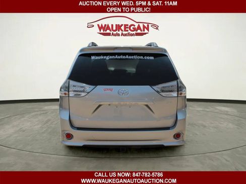 Used 2011 Toyota Sienna SE w/ Preferred Pkg FWD image 6