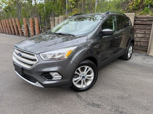 Used 2018 Ford Escape SE w/ Ford Safe & Smart Package AWD/4WD image 4