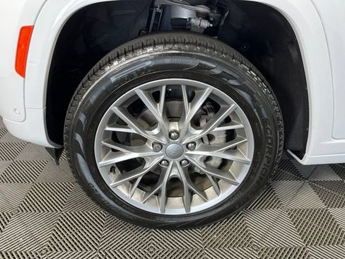 Used 2023 Jeep Grand Cherokee Summit AWD/4WD image 10
