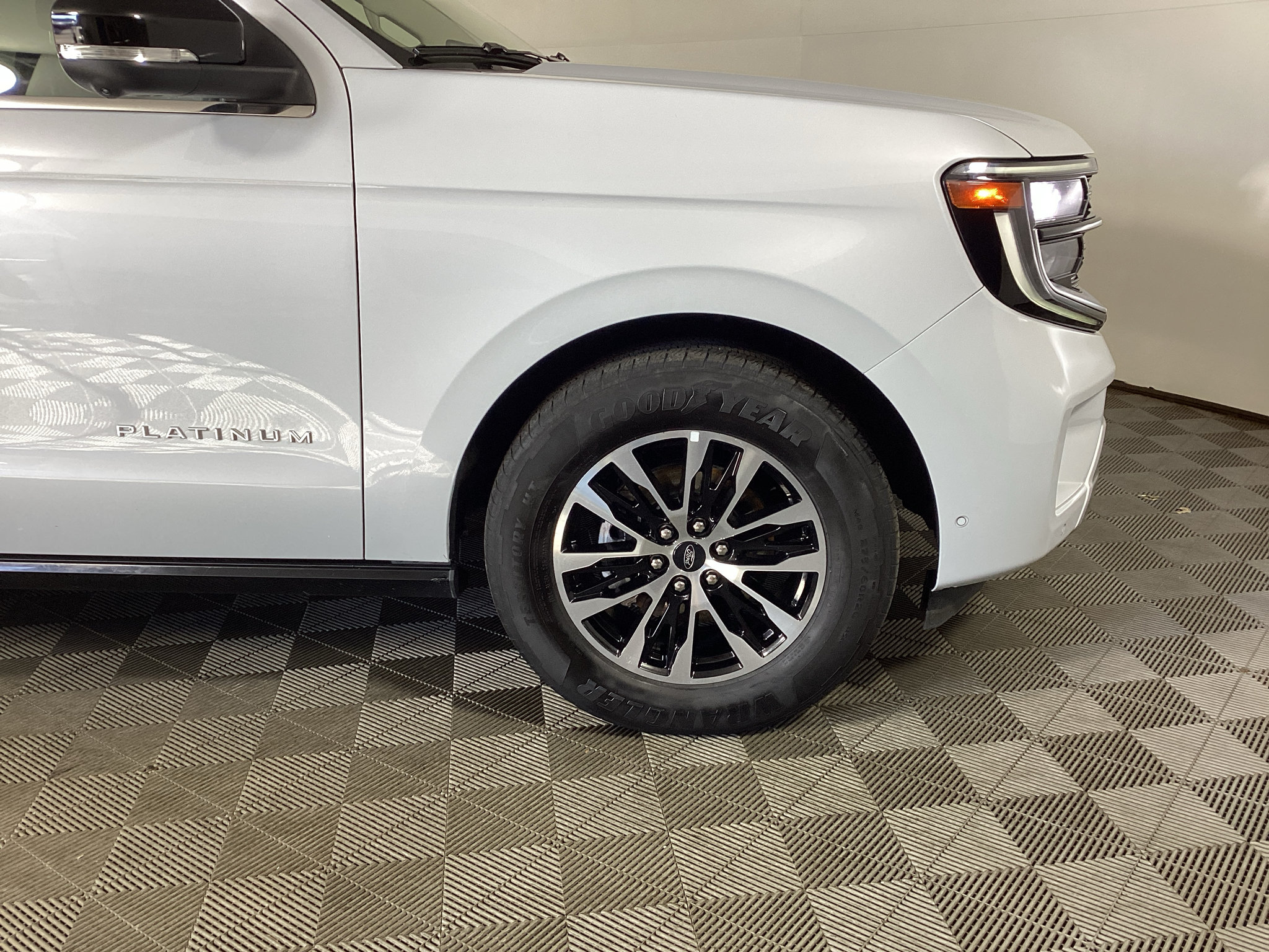Certified 2025 Ford Expedition Max Platinum AWD/4WD image 7