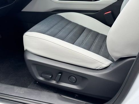 New 2025 Mitsubishi Outlander SE image 18