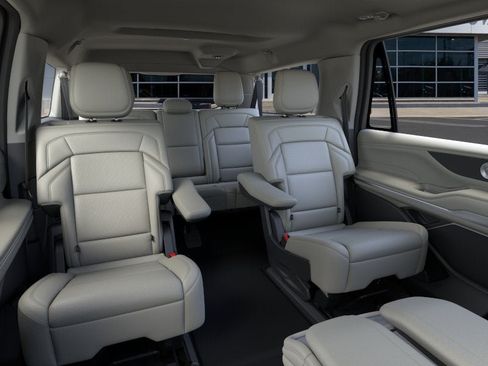 New 2026 Lincoln Navigator L Premier AWD/4WD image 11
