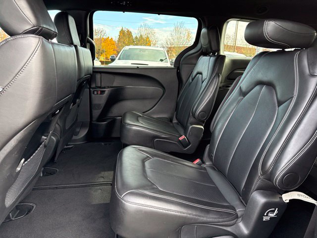 Used 2025 Chrysler Pacifica Select FWD image 17