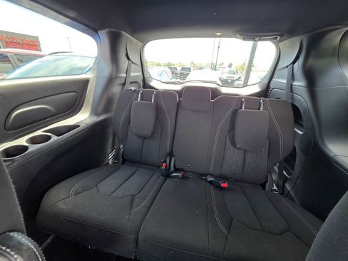 Used 2021 Chrysler Pacifica Touring w/ S Appearance Package AWD/4WD image 10