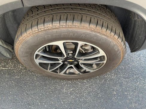 Used 2025 Chevrolet TrailBlazer LT AWD/4WD image 9