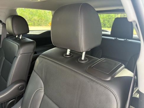 Used 2023 GMC Acadia SLT w/ Technology Package image 33