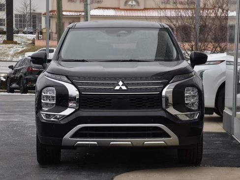 Used 2024 Mitsubishi Outlander SE image 12