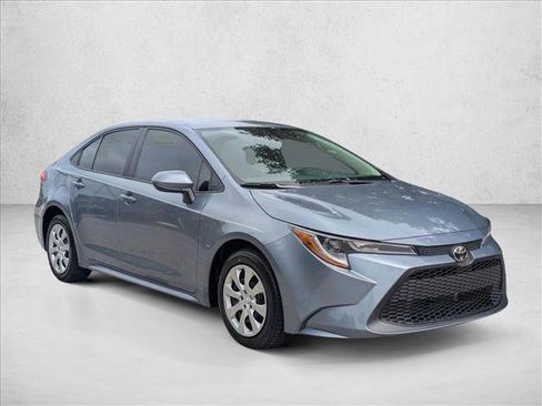 Used 2022 Toyota Corolla LE FWD image 3