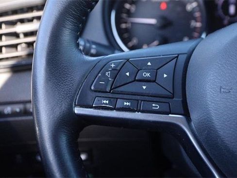 Used 2018 Nissan Rogue SL w/ Premium Package image 13