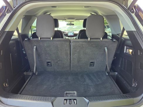 Used 2022 Ford Explorer XLT RWD image 14