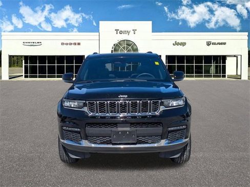 Used 2024 Jeep Grand Cherokee L Limited w/ Luxury Tech Group II image 2