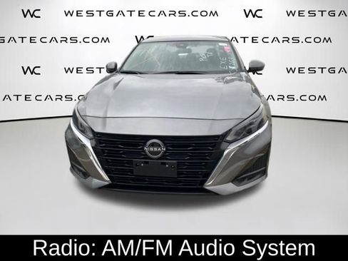 Used 2023 Nissan Altima 2.5 SV image 2