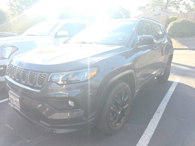 Used 2024 Jeep Compass Latitude w/ Altitude Special Edition AWD/4WD image 1