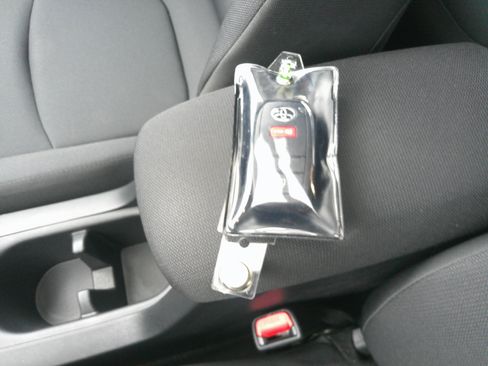 Used 2024 Toyota Corolla Cross LE w/ Moonroof Package image 37