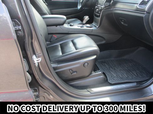 Used 2020 Jeep Grand Cherokee Laredo AWD/4WD image 15
